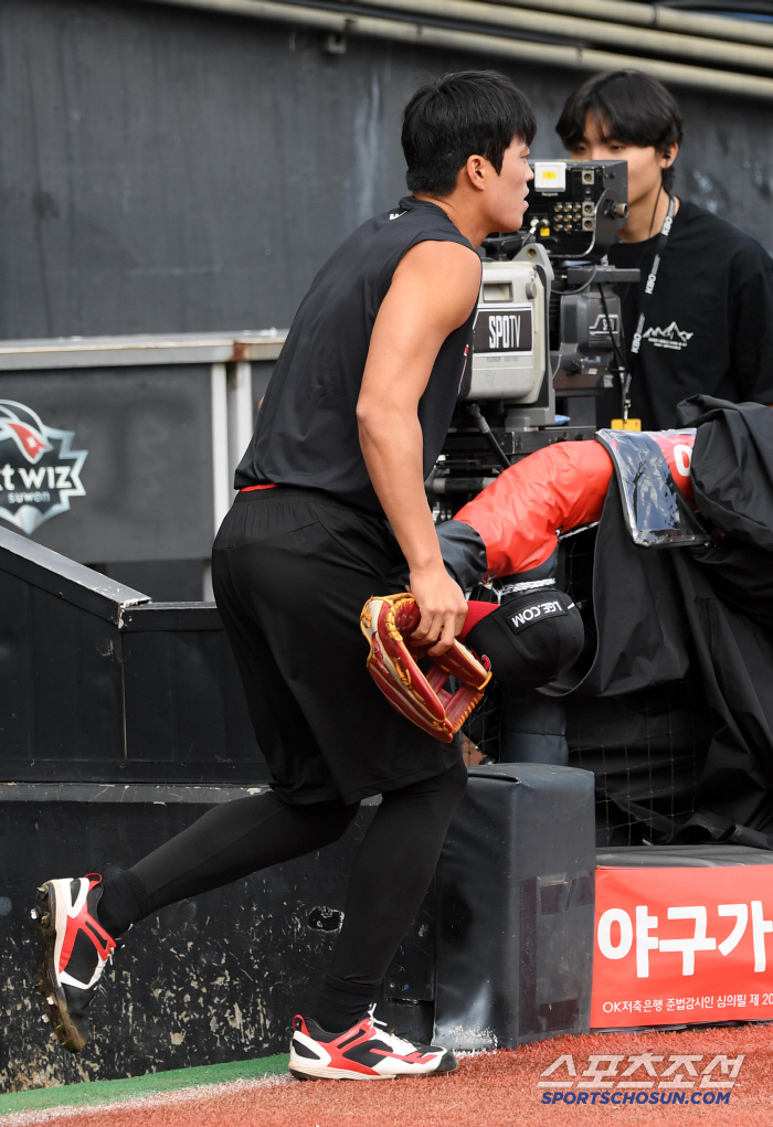 Seongho, all the older brothers are out, but welcome to LG Kim Hyun-soo who made fun of the rookie Chun Sung-ho