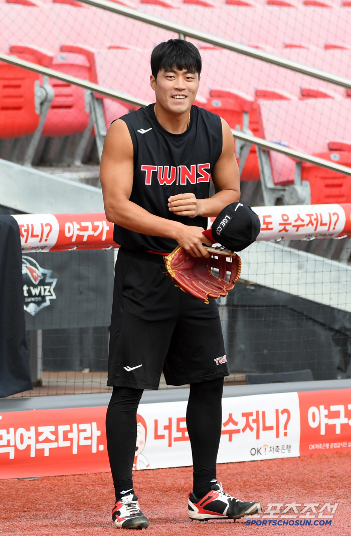 Seongho, all the older brothers are out, but welcome to LG Kim Hyun-soo who made fun of the rookie Chun Sung-ho