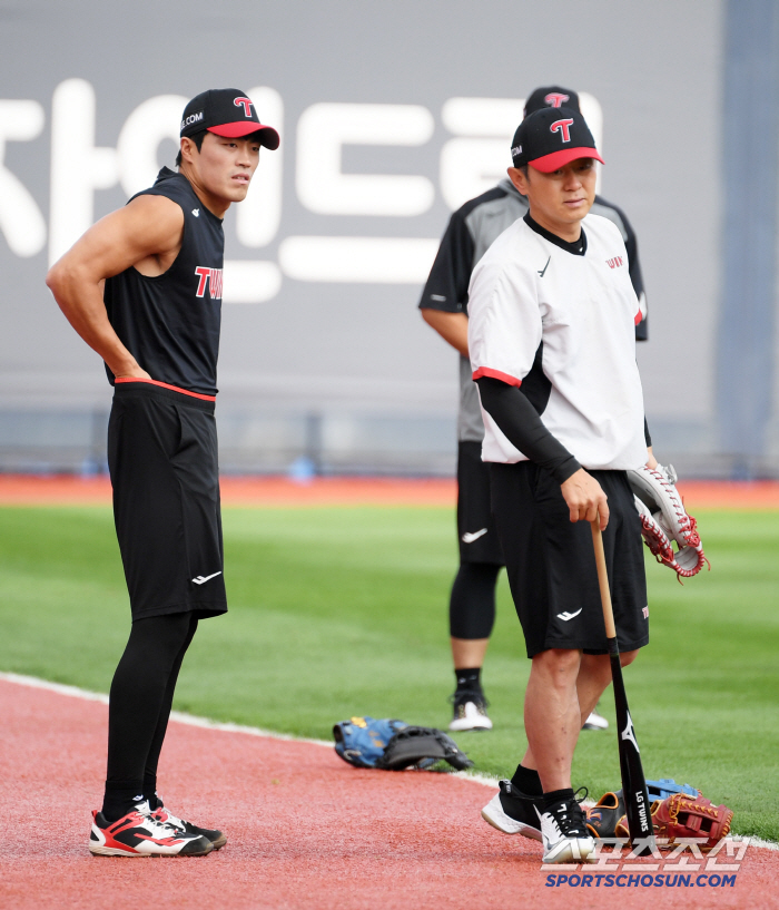 Seongho, all the older brothers are out, but welcome to LG Kim Hyun-soo who made fun of the rookie Chun Sung-ho