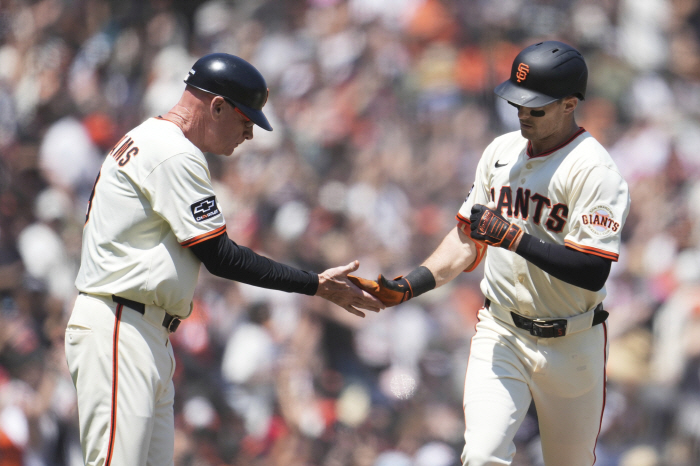 You've lost your touch. You turned Devers yesterday, and today you're Lee Jung-hoo, and Matt Williams, the third base coach, has no misjudgment Melvin is an advocate