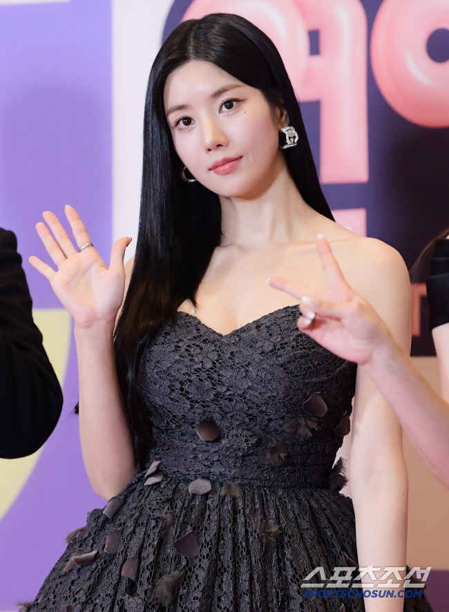 2.4 billion building owners, Eunbi, rehearsals for a water bomb with a different phase, and the development of a home shower → hotel swimming pool