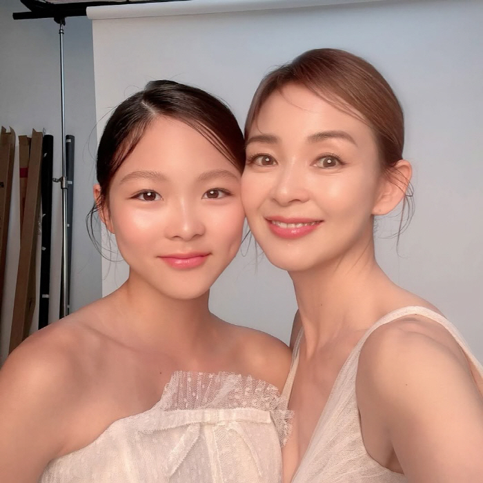 Chusarang, let's take off our glasses. Look at his daughter's new face