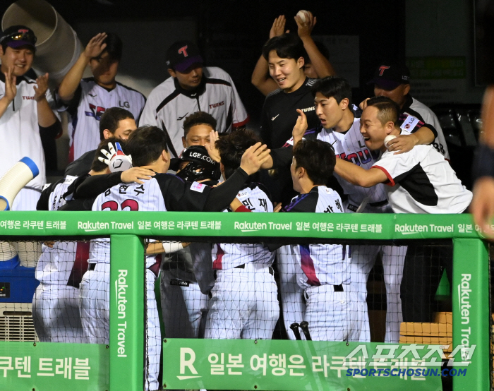 Did you lose? I was winning earlier, but Hanwha's shock upset loss, and LG, tied for first, laughs
