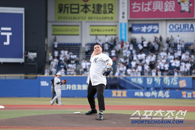 Fifteen years have passed, but I haven't forgotten Kim Tae-kyun, right after pitching at Chiba Lotte's home game, the cheering squad called in Kim Tae-kyun's cheerleading who won in 2010 