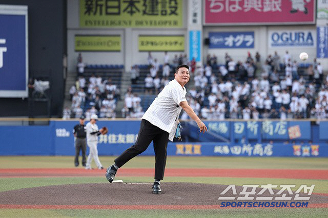 Fifteen years have passed, but I haven't forgotten Kim Tae-kyun, right after pitching at Chiba Lotte's home game, the cheering squad called in Kim Tae-kyun's cheerleading who won in 2010 