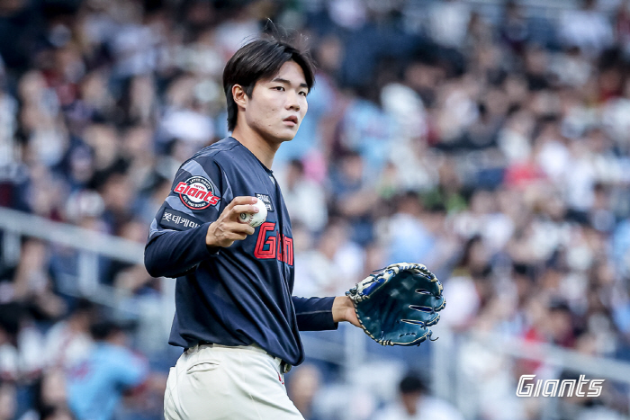 He's the 84th high school graduate rookie... First team debut amid compliments from the master → Even the first hit was impressed...In June, when boy Han Seung Hyun's dream began. 