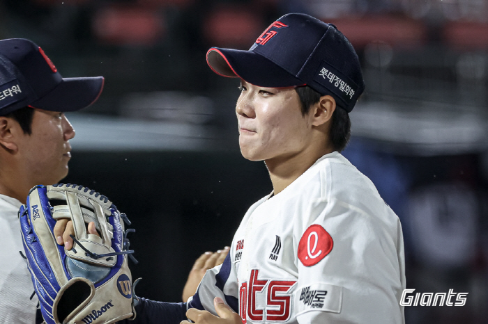 He's the 84th high school graduate rookie... First team debut amid compliments from the master → Even the first hit was impressed...In June, when boy Han Seung Hyun's dream began. 