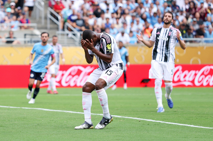 Honestly, you're X-Men, aren't you? Shocking own goal bam, 25 crushing defeat, 2.7 rating...Juventus DF Worst Day