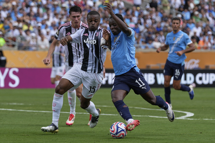Honestly, you're X-Men, aren't you? Shocking own goal bam, 25 crushing defeat, 2.7 rating...Juventus DF Worst Day
