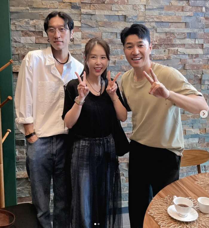 'Honeymoon' Kim Jong-min → 'Marriage next year' Shinji...Double celebration coyote reunites as a whole 'meeting after a while♥'