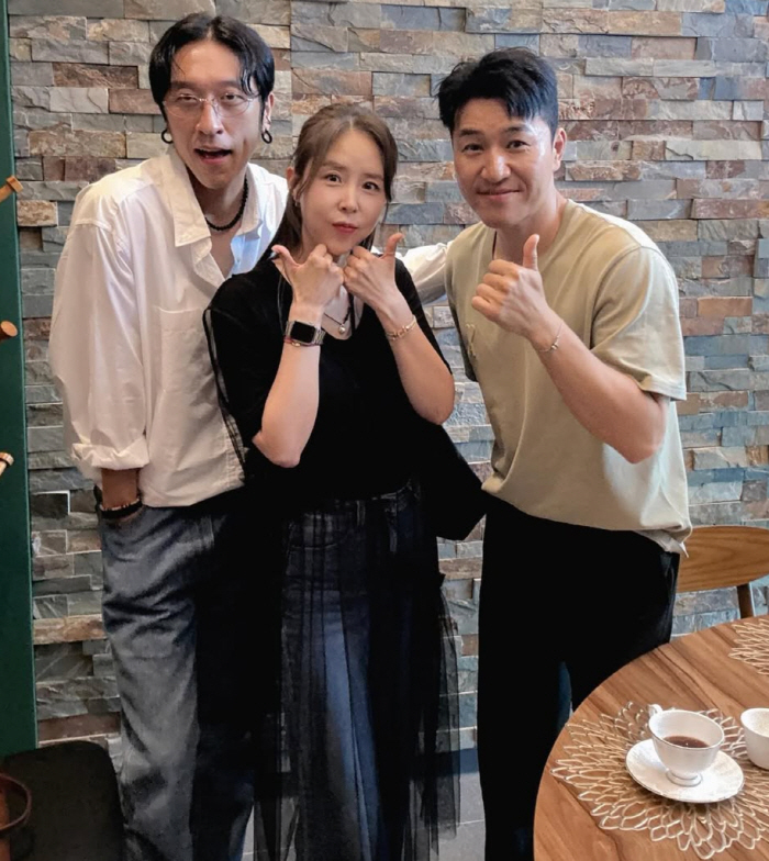 'Honeymoon' Kim Jong-min → 'Marriage next year' Shinji...Double celebration coyote reunites as a whole 'meeting after a while♥'