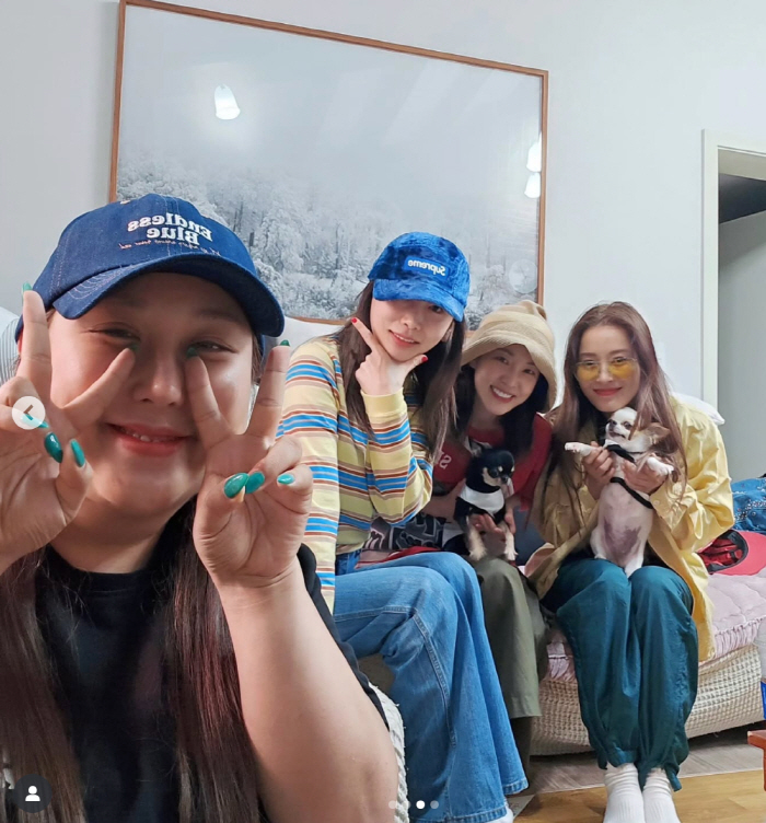 It's been five months since Lee Heechul left..Satire → Sandara Park visits her parents and misses her children all the time