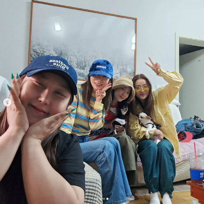 It's been five months since Lee Heechul left..Satire → Sandara Park visits her parents and misses her children all the time