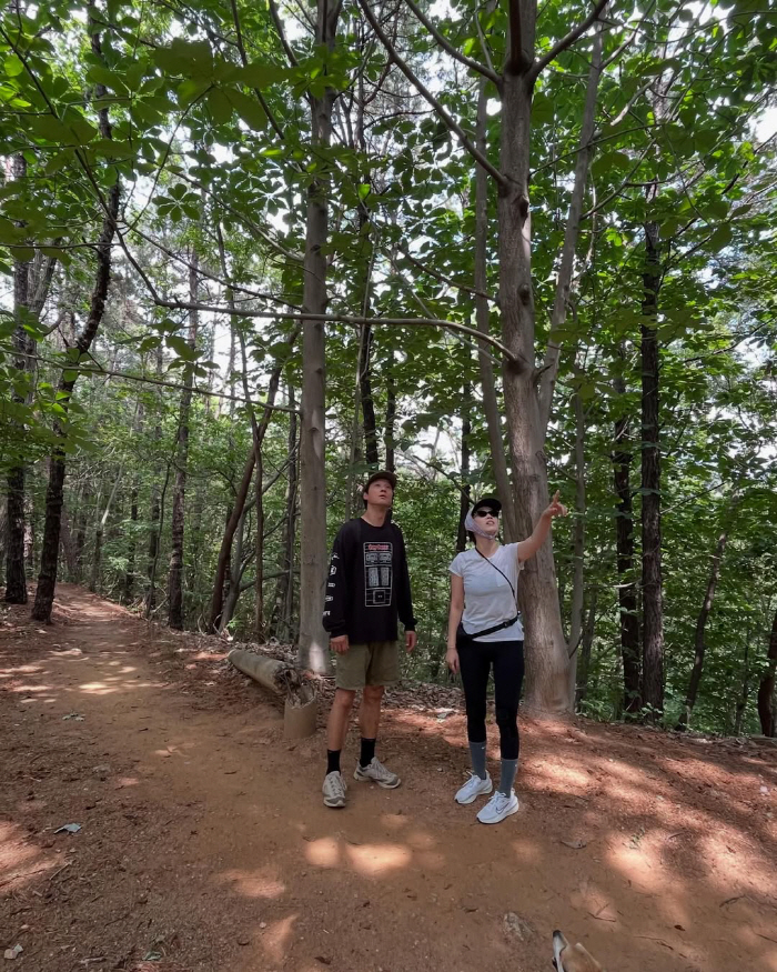 Jeon Hye-jin ♥ Lee Chun-hee, a couple who have been in a walking marriage for 14 years, hugging each other