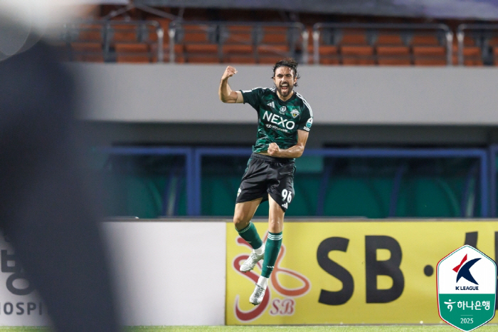  What does it mean to lose? Jeonbuk beat Gimcheon 21 with multiple goals in Compagno and has not lost 17 consecutive games...By 10 points against Daejeon, which is tied with Jeju