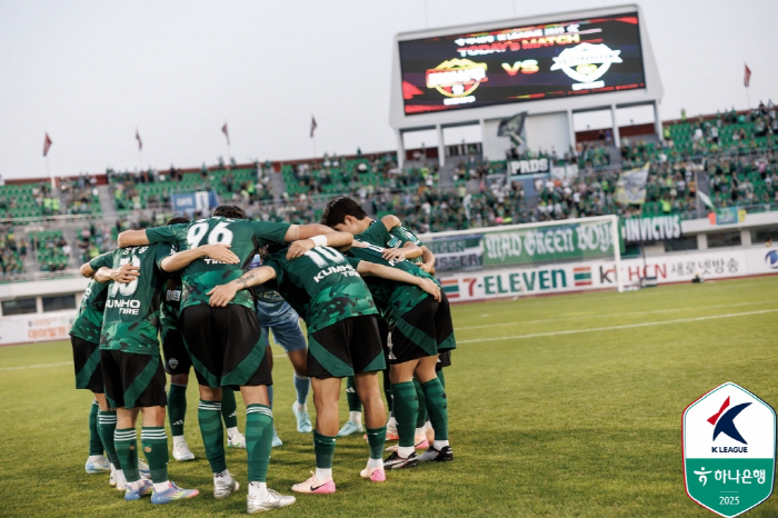  What does it mean to lose? Jeonbuk beat Gimcheon 21 with multiple goals in Compagno and has not lost 17 consecutive games...By 10 points against Daejeon, which is tied with Jeju