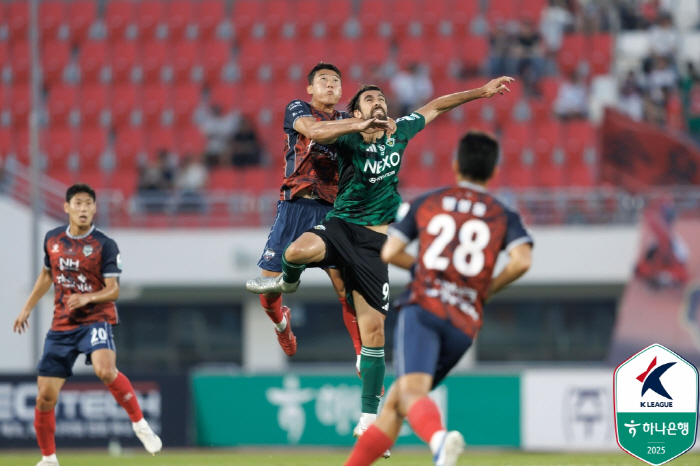  What does it mean to lose? Jeonbuk beat Gimcheon 21 with multiple goals in Compagno and has not lost 17 consecutive games...By 10 points against Daejeon, which is tied with Jeju
