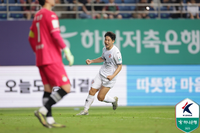  What does it mean to lose? Jeonbuk beat Gimcheon 21 with multiple goals in Compagno and has not lost 17 consecutive games...By 10 points against Daejeon, which is tied with Jeju