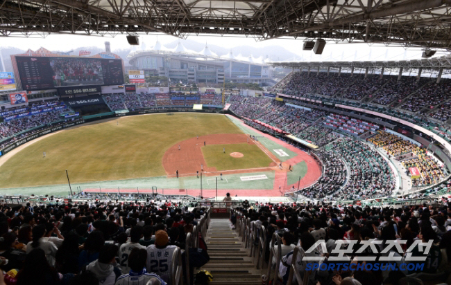 Kim Kang-min's Retirement Ceremony Booking...Is this right? Controversy over abuse of group viewing, why are fans angry
