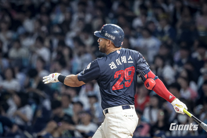 A monthly batting average of 0.440  10 hits in 16 at-bats in scoring position, GG → All-Star → Now only autumn baseball is left 