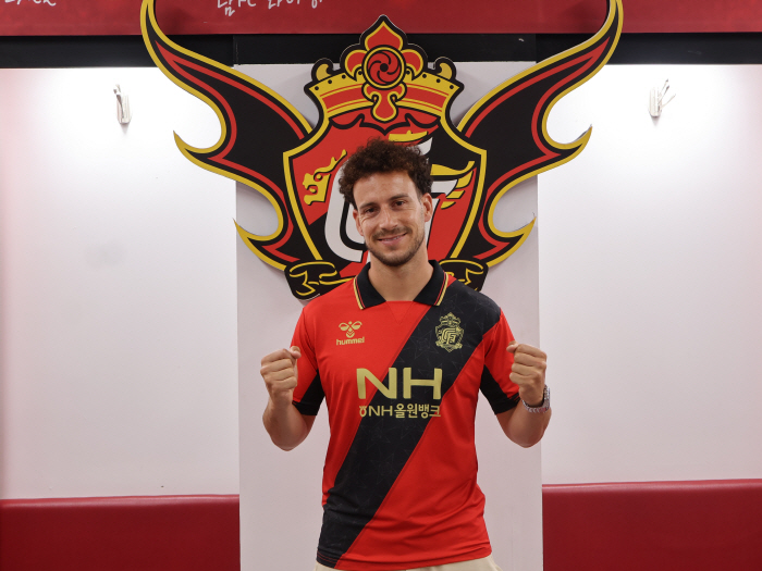  South Gyeongsang Province also recruited Mase, a winger from prestigious Porto Youth...Expect Synergy With Fellow Brucko Costa