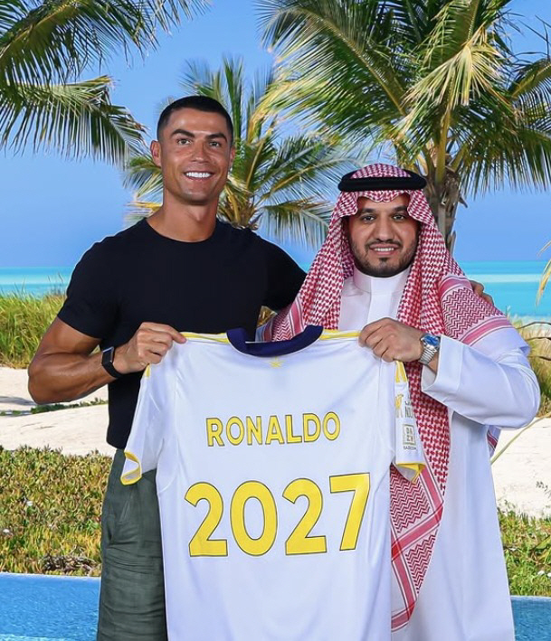 On average, 900 billion won a year? Ronaldo's record-high contract is beyond imagination...Alnasr's super-luxury money party, including various allowances  electrical appliances  sponsors