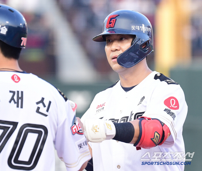  Kim Min-sung's one-run timely hit to save his chance in the first inning