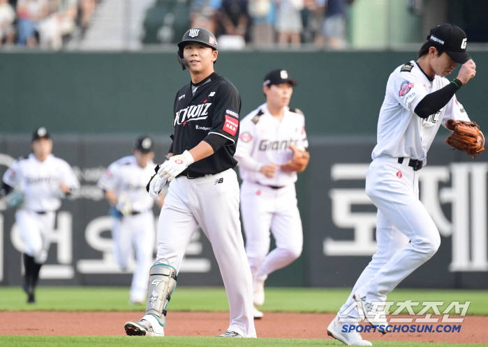  KT Junghoon Lee Visits his home Lotte Sajik Stadium