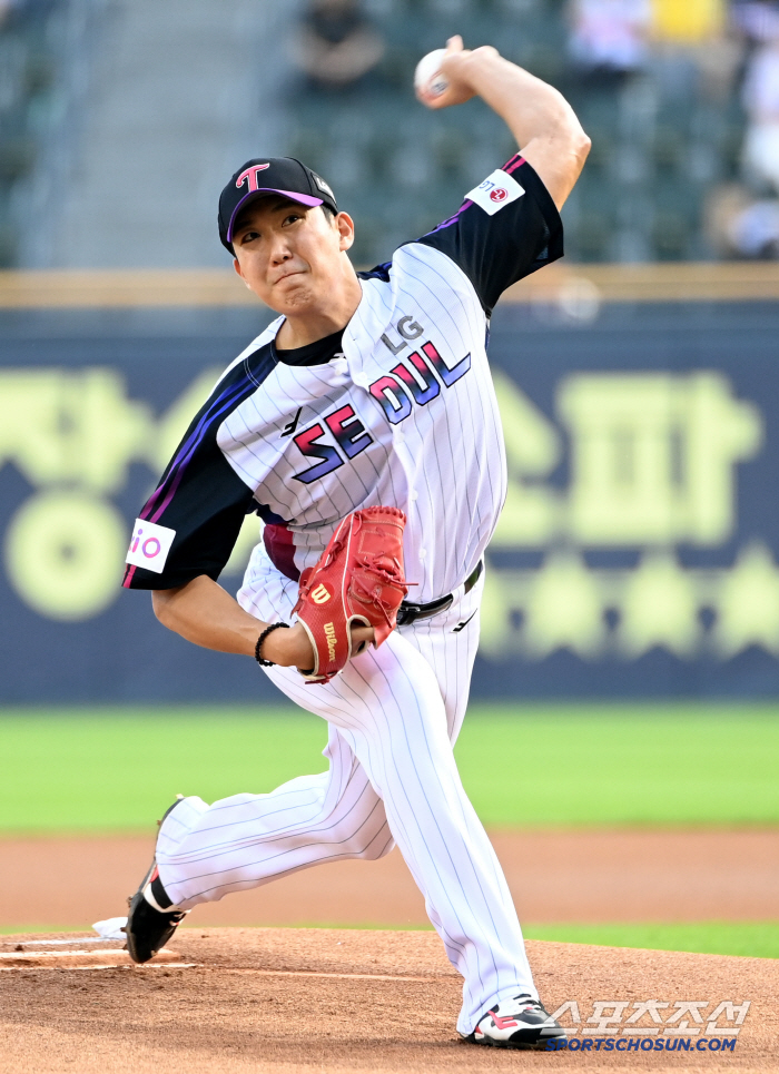 LG starter Son Joo-young's hard throw