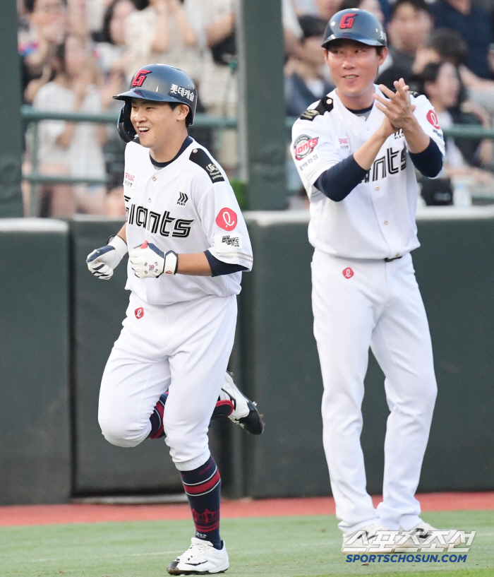  Park Chan-hyung's exciting solo home run shot