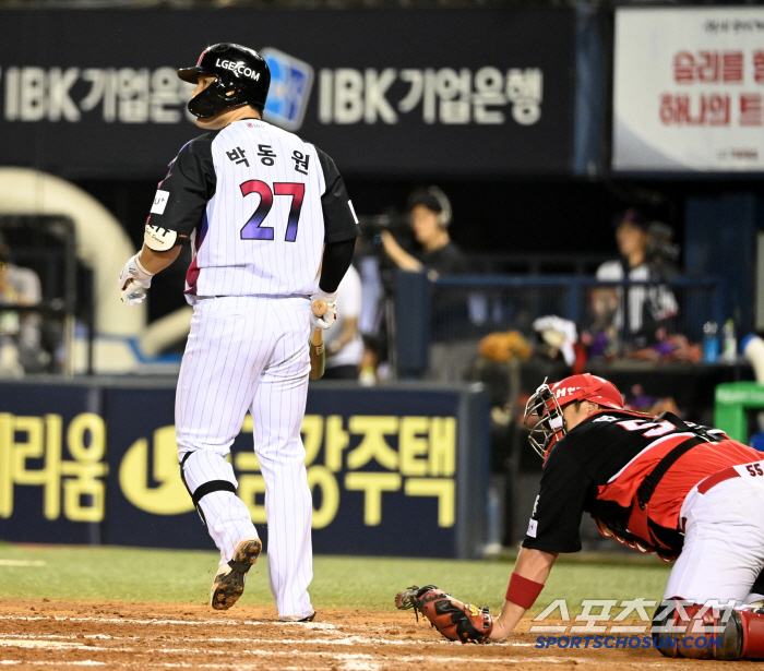  Park Dongwon, who came from behind, feels like a home run!