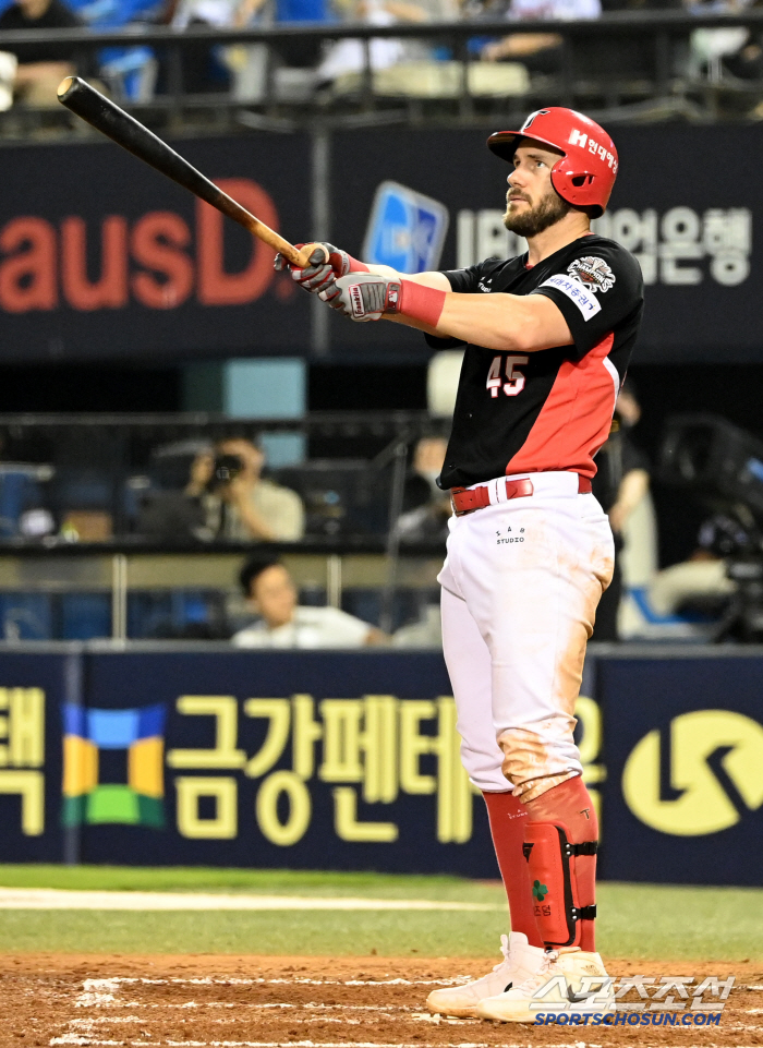  Wisdom exploded with a tiebreaking solo shot in the 8th inning