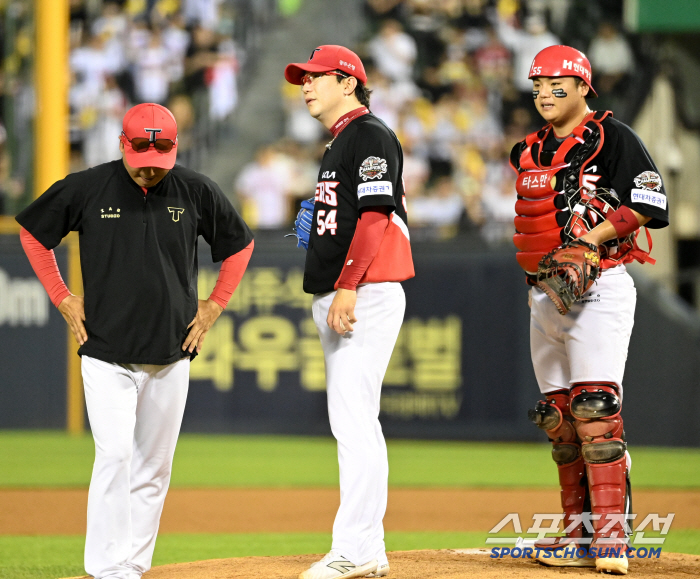  Yang Hyun-jong returned to the mound after ordering the cancellation of the steel plate