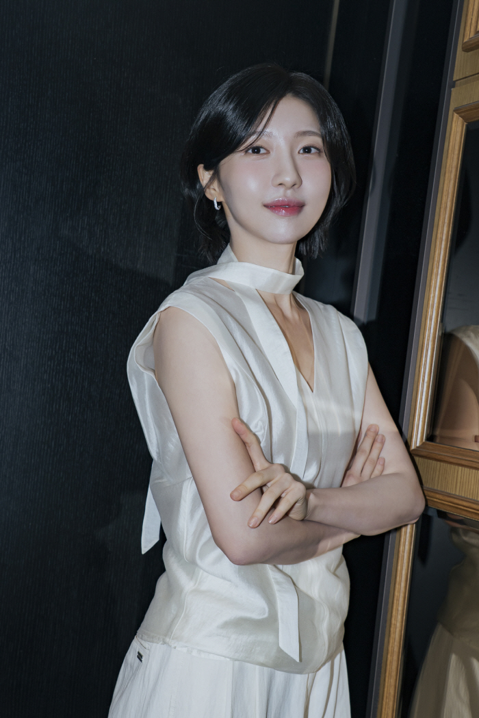  Joo Hyun-young's movie debut movie, 'Stranger Train,' starts...I hope you're a good actor for the horror queen. (Roundup)