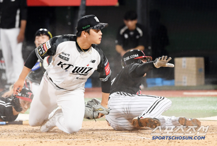YOUNG HYUN, I'm sorry Lee Jeok-sa, who destroyed his old team, had a good eye for Chun Seong-ho and Chol-ryang