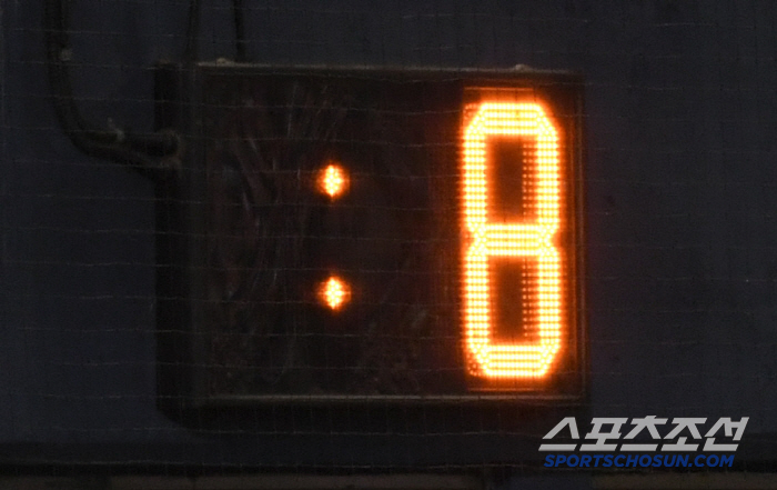 Coach Lee Bum-ho (Jamsil site) appealed to Austin, who struck out a pitch clock for the first time ever, and Yeom Kyung-yeop, who dropped his head, without missing a mistake against him