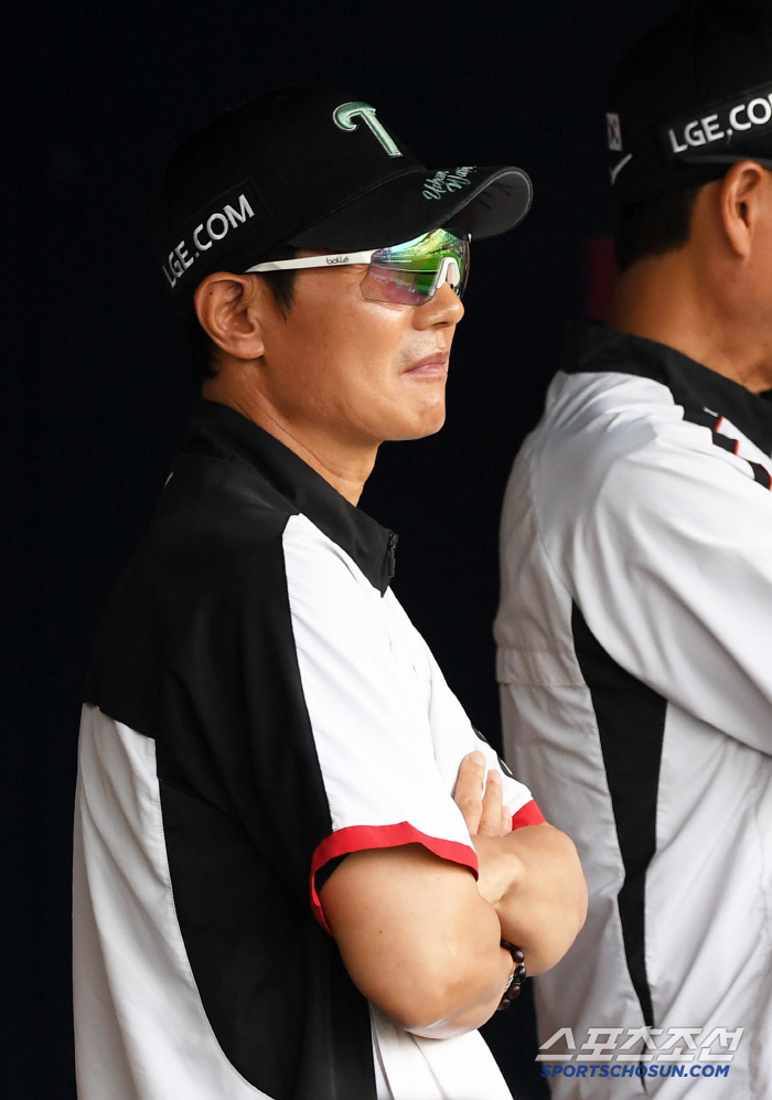 Don't cry, kid. Why did the coach leave a request to LG fans
