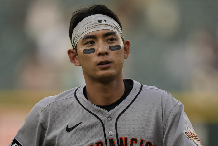 End it...It's a quarter of a percentage point SF Lee Jung-hoo, who has slumped for two months, has no hit in four at-bats against Chicago W. I can't see a solution