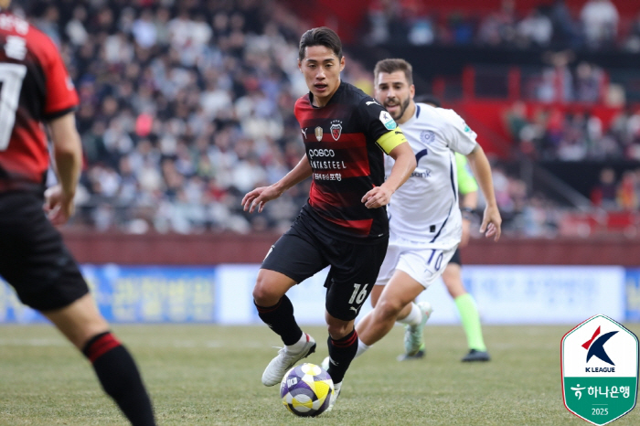  K-League midfielder Lee Dong-min is heading to Cannon shooter Han Chan-hee and Suwon FCa six-month loan transfer