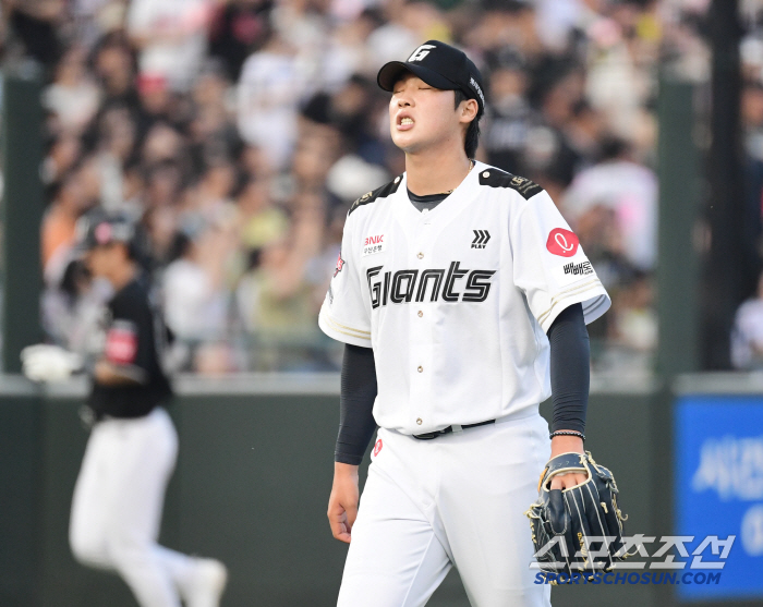 I should have helped you.. → Manager Kim Tae-hyung felt sorry for the young pitcher. I didn't blame the bullpen for allowing the game to turn around