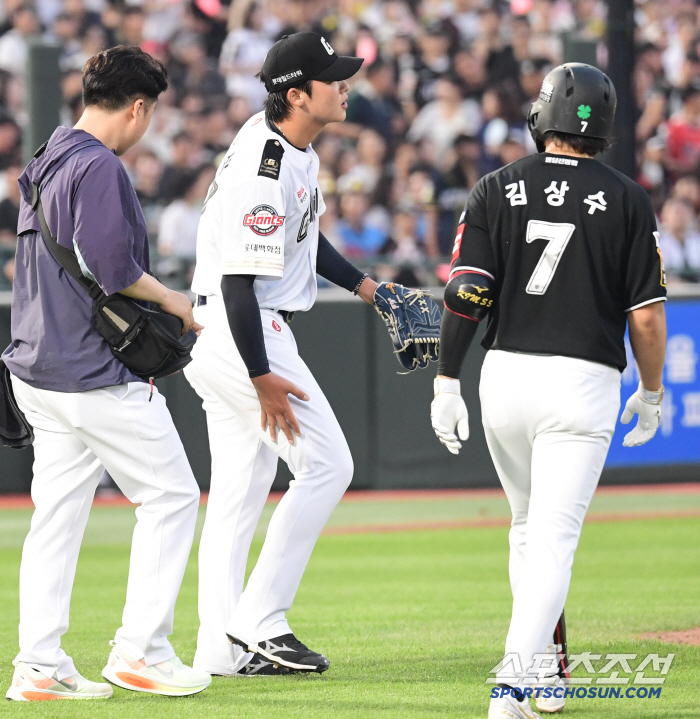 I should have helped you.. → Manager Kim Tae-hyung felt sorry for the young pitcher. I didn't blame the bullpen for allowing the game to turn around