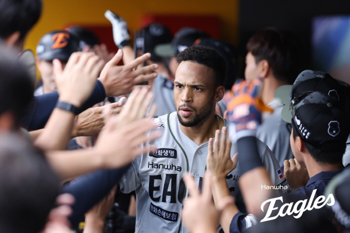 It was thrilling! Hanwha's new foreigner, 5G's home run, is the final hit ceremony? I won't throw a threatening ball. 
