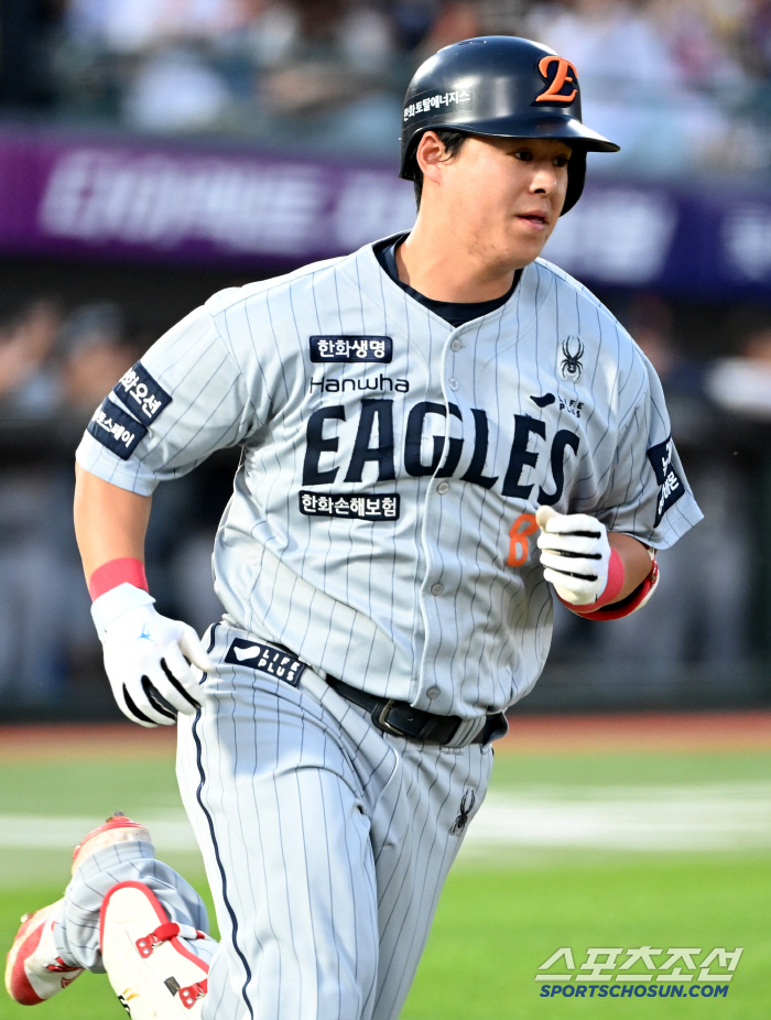 It's the end of June, but Hanwha is still No. 1...To be honest, the 67-year-old 老 coach was also surprised. 