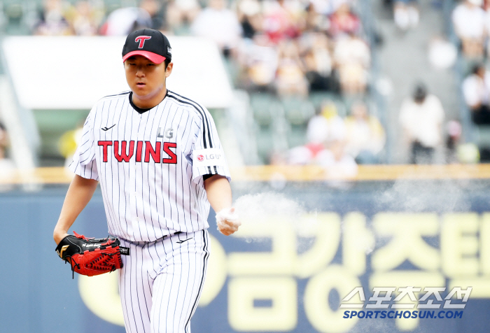 Jung Hae-young's 3rd all-time great record KIA Jin Sweat Seung and LG's 2nd place...Kim Seok-hwan with 3 RBIs and Jeon Sang-hyun with 100 holds 