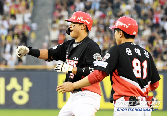 Jung Hae-young's 3rd all-time great record KIA Jin Sweat Seung and LG's 2nd place...Kim Seok-hwan with 3 RBIs and Jeon Sang-hyun with 100 holds 