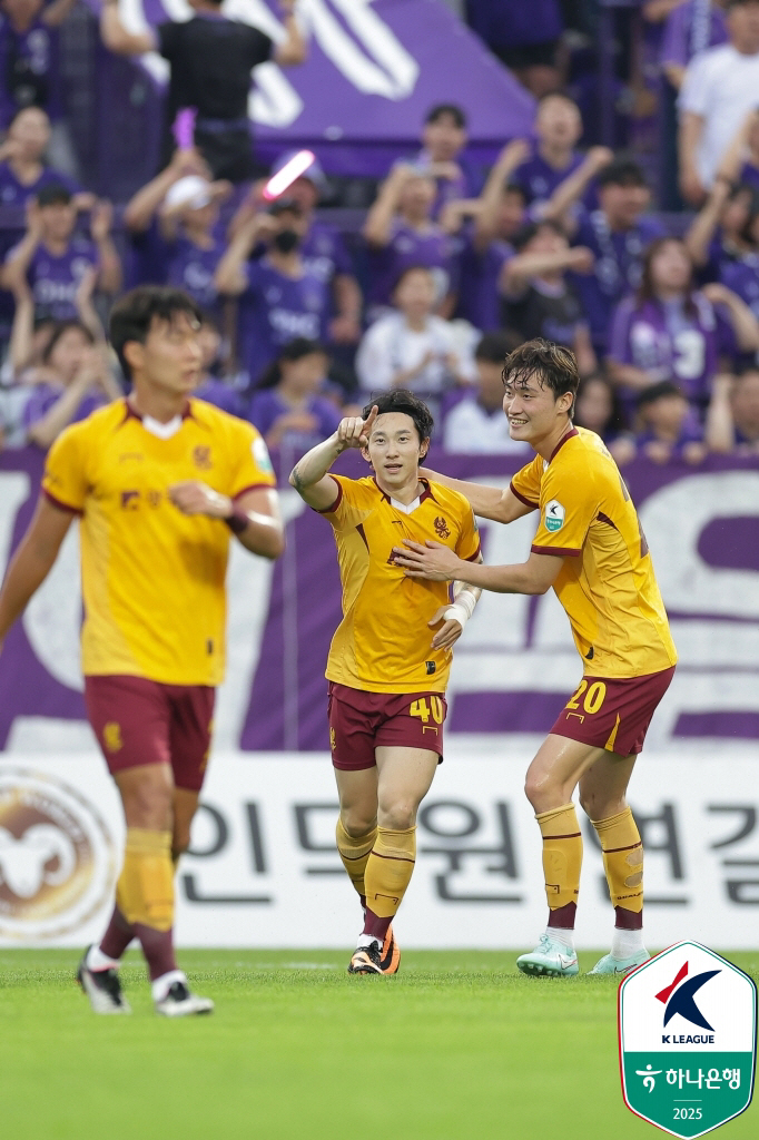  Shin Chang-moo's one goal and one assist, Gwangju, Matheus' exit, leaps to fifth place in the winning league against Anyang