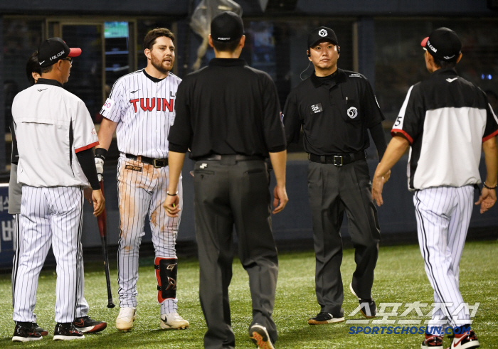  Austin Yeom Kyung-yeop appeals for a strikeout in violation of the pitch clock