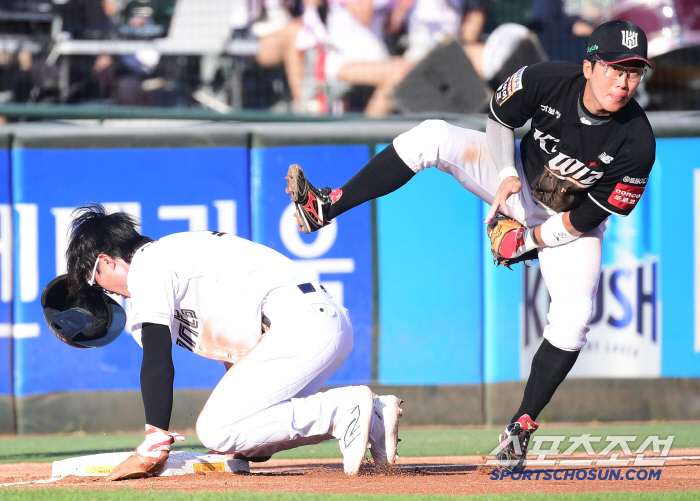  Jeon Minjae's disappointing judgment, tag out at third base