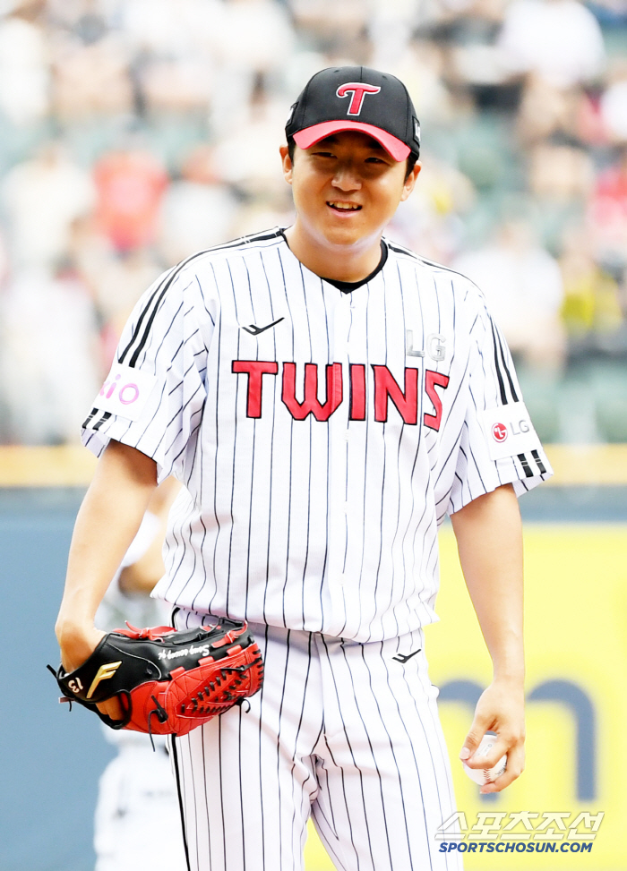  Song Seunggi's smile