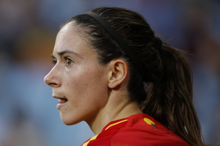 Shocking! FIFA Player of the Year for the 2nd consecutive year Spain's W Representative MF is hospitalized for meningitis ahead of Euros